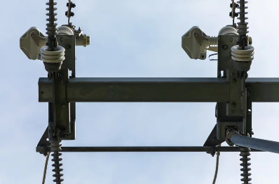 Recherche sur la conception du mécanisme de conduite de liquide magnétique et diagnostic de défaut intelligent pour les commutateurs de déconnexion EHV