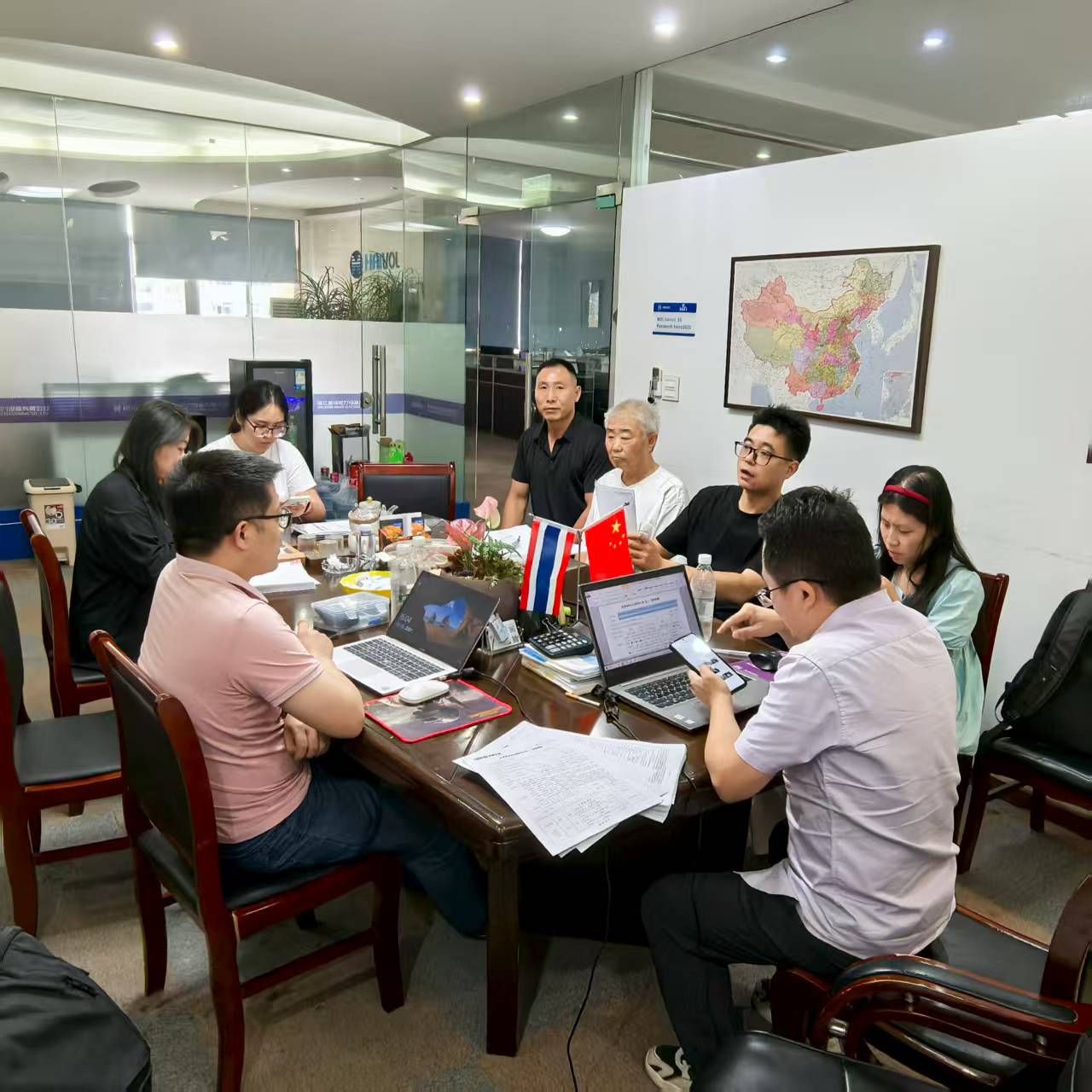 Zhejiang Haivo Electrical Renouvelle avec succès les certifications Triple ISO, renforçant l'engagement envers la sécurité mondiale de l'énergie