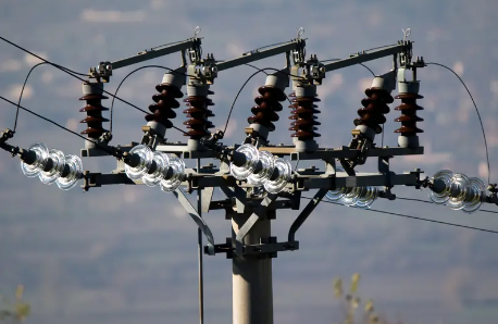 Sécurité visible : le rôle essentiel des sectionneurs haute tension dans les environnements difficiles