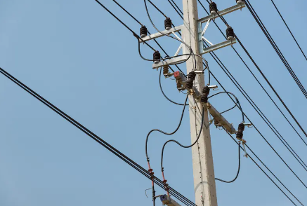 Un guide complet sur les parafoudres pour lignes de transmission : des matériaux de structure à la prévention des pannes