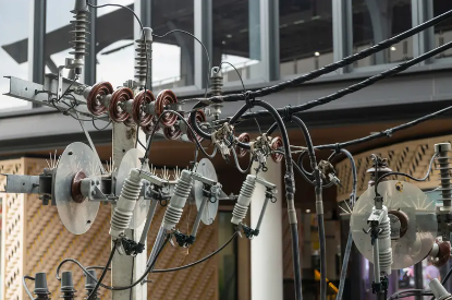 Comment les fusibles anti-chute isolent les défauts en quelques millisecondes pour protéger votre équipement critique